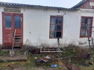Здание школы 255.9 м² Кабардино-Балкарская Республика Баксанский муниципальный район с.п. Нижний Куркужин ул. Братьев Кумышевых д. 61. Нежилое 1-этажное здание из прочих материалов общей площадью 255.9 кв.м с земельным участком 2158 кв.м. Год ввода в эксплуатацию 1900. Кадастровый номер здания…