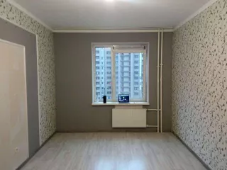 Квартира площадью 101,3 м2 по адресу: Санкт-Петербург, Коломяжский пр-кт, д. 15, корп. 2, лит. А, кв. 1207. Кадастровый номер 78:34:0410401:3102. Находится в совместной собственности с супругой. Имеется задолженность за ЖКУ