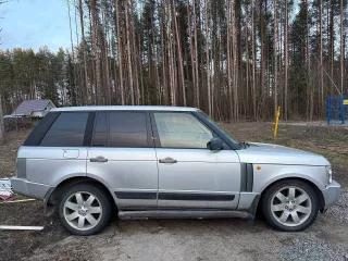 Land Rover Range, 2005, VIN – SALLMAMA45A195705, серебристый, ПТС – серия 78 УХ № 814395 от 10.12.2022. Отсутствует батарея АКБ, ржавчина на крыльях и задней двери, требуется ремонт ДВС, деформация колес от длительного (более года) неиспользования.