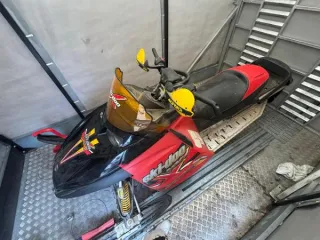 Снегоход Ski-Doo MX-Z REN X 800 2004 года. VIN: 2BPSBS5N85V000142. Номер двигателя: М6068916. Государственный номер: 77АО8090.