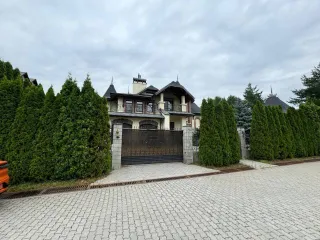 Жилые здания 836,7 и 18,6 кв.м, земельный участок 1500 кв.м, Московская область. Здание, жилое, кадастровый номер 50:20:0000000:286124, местоположение Московская область, Одинцовский район, дер. Мякинино, ЗАО «Береста», уч. 73, площадь 836,7 кв.м. Здание, жилое, кадастровый номер 50:20:0010111:293…