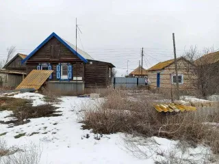 Дом 47,6 кв.м. и земельный участок 1260 кв.м. в Астраханской обл. - Жилой дом, РОССИЯ, Астраханская область, муниципальный район Черноярский, сельское поселение Черноярский сельсовет, село Старица, улица Ленина, д.202, площадь 47,6 м кв, кад. № 30:11:110101:2342; - Земельный участок, РОССИЯ…