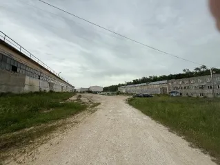 Нежилое здание: АБК с колерной, площадью 1853,4 кв.м., с кадастровым номером 50:38:0000000:215. Нежилое здание: здание производственно-складское, площадью 2478,6 кв.м., с кадастровым номером 50:38:0000000:4026. Земельный участок площадью 20356 кв.м., с кадастровым номером 50:38:0071004:9 на праве…