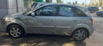 Kia Rio 2010 года, 95 л.с., 110826 км, АКПП, транспортное средство: Kia Rio DE JB-RIO, год изготовления: 2010. Машина на ходу, коробка передач: автомат, все внешние повреждения зафиксированы на фотографиях.