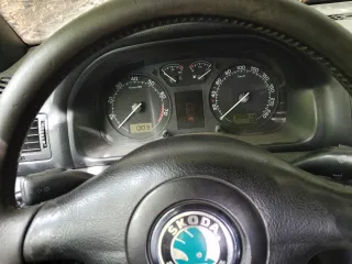 Автомобиль Skoda Octavia 2007 года выпуска, черный цвет, тип кузова комби (хэтчбек). Модель двигателя 975165, VIN TMBDK41U978870152, мощность 1000 л.с. (74 кВт), госномер Т703ЕО163. В связи с долгой неэксплуатацией сел АКБ, имеются следы ржавчины на кузове, потертости, внутри салона сняты дверные…