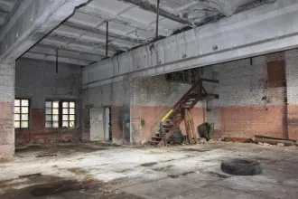 Шесть нежилых зданий общей площадью 1385,9 кв. м по адресу: Московская область, Спецлесхоз Учинский. Кадастровые номера: 50:13:0000000:20893, 50:13:0000000:20890, 50:13:0000000:20883, 50:13:0000000:20885, 50:13:0000000:20887, 50:13:0000000:20892. Общая площадь: 1385.9 кв. м. Количество этажей: 1…