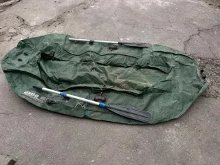 Надувные лодки АКВА, Шкипер, Kalibri, мотор Haswing. 1. Надувная резиновая лодка «АКВА 280 мастер» и 2 весла; 2. Надувная резиновая лодка «Шкипер» и 2 весла; 3. Резиновая лодка «Kalibri», два металлических весла, лодочный мотор Haswing, аккумулятор 100А в корпусе черного цвета; 4. Резиновая лодка…