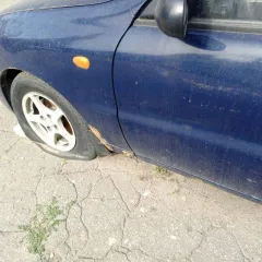 Chevrolet Lanos 2005 года, 86 л.с., пробег 150000 км. Седан, темно-синий цвет. VIN: Y6DTF69Y060009185. Двигатель бензиновый, модель А155М5, объем 1498 см³, мощность 86 л.с. ПТС 39 УЕ 092944, госномер Р084УА64. Изготовитель: ЗАО "ЗАЗ" (Украина). Автомобиль в залоге у ООО МФК "Каранга". Наложен…