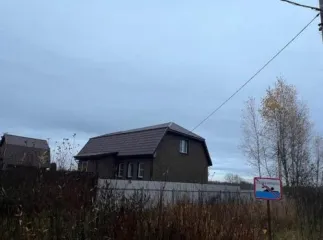 Жилой дом (ИЖС), кадастровый номер: 53:11:1200702:665, адрес: Российская Федерация, Новгородская область, муниципальный район Новгородский, сельское поселение Савинское, деревня Плашкино, улица Центральная, дом 67, расположенный на земельном участке, кадастровый номер: 53:11:1200702:63…