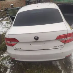 Skoda Superb 2014 года, 152 лс, 140000 км, идентификационный номер TMBAB83T5F9011924, номер кузова TMBAB83T5F9011924, цвет кузова белый-желтый-серый, тип двигателя бензиновый на бензине, номер двигателя CDA 460426, рабочий объем 1798 см3, мощность 152 л.с. (112 кВт), тип коробки переключения…
