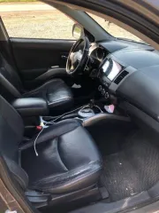 Автомобиль Peugeot 4007 2010 года, VIN Z8TVUSFZFAM940298. После ДТП имеются повреждения передних фар (лопнут внешний пластик, внутри отражатели рассыпались). Передний бампер, решётка радиатора повреждены. По кузову имеются места коррозии, по дну автомобиля присутствуют сквозные ржавчины. Работает…