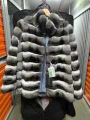 Меховые изделия: соболь, норка, каракульча (11 шт.) товарно-материальные ценности. 1. Жакет из соболя с отложным воротником (вид меха: соболь, 70см/44 натуральный мех некрашеный, цвет: коричневый); 2. Пальто из соболя с английским воротником (вид меха: соболь, 95 см/44, натуральный мех некрашеный…