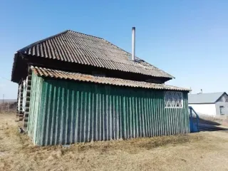 Здание библиотеки 62,4 кв.м с участком 133 кв.м, Кемеровская область - Кузбасс, Гурьевский муниципальный округ, д. Кулебакино, ул.Советская,50. Нежилое здание, 1 этаж. Общая площадь 84.5. Кадастровый номер 42:02:0105001:523. Ограничения и обременения отсутствуют.