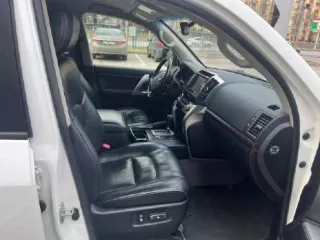 Автомобиль Toyota Land Cruiser 200, VIN JTMCV05J104125596, 2013 г. в., цвет белый. Ознакомиться с предметом возможно в дни приема заявок с 11:00 по 16:00, предварительно записавшись по телефону 89062274666 или email: bankrotim@yandex.ru