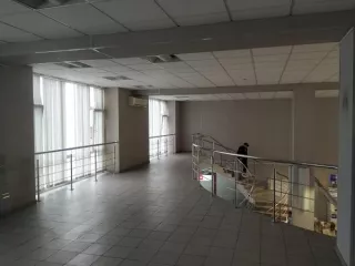 Антресоль 1-го этажа, пом. VII, ком. 5, 6, 6а, 147,6 кв. м. Адрес: Москва, Даниловский район, ул. Большая Тульская, д. 2, пом. 7/1. Вход из помещения отделения почтовой связи, при использовании необходимо учитывать график работы почты.