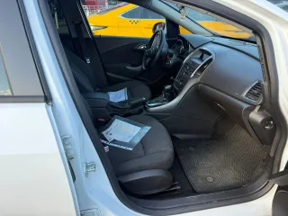 Opel Astra 2013. Автомобиль марки OPEL модель Astra 2013 г.в., цвет: белый, VIN-номер XUFPD6DC8E3002148. С имуществом можно ознакомиться в рабочие дни по месту его нахождения: Московская область, Наро-Фоминский район, г. Апрелевка, по предварительной записи по тел: +79057263182, либо по эл. почте…