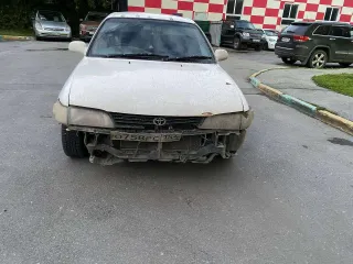 Toyota Corolla 1995, автомобиль Toyota Corolla, 1995 года выпуска, VIN: отсутствует, государственный регистрационный знак: О758РС154, цвет: белый.