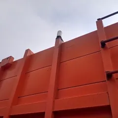 Мусоровоз МКЗ-4001 на шасси КамАЗ-53229-15 2006 года выпуска. VIN: X891041016OAA3075. Модель двигателя: 740.31-240 №62348947. Шасси №: XTC53229R62273143. Кузов №: X891041016OAA3075 (1974390). Цвет: светлая дымка. Мощность: 165 кВт. Объем двигателя: 10850 см³. Тип двигателя: дизель. Максимальная…