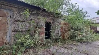Здание склада площадью 212,8 кв.м, расположенное на земельном участке площадью 956 кв. м. Кадастровые номера: 28:02:000125:1228 и 28:02:000125:369. Местоположение: Амурская область, г. Белогорск, ул. Кирова, д. 172/3. Общая площадь: 1168.8 кв.м. Ограничения и обременения отсутствуют.