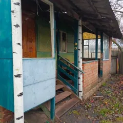 Жилой дом 83,4 кв. м и земельный участок, Тамбовская область. Здание: кадастровый номер 68:05:1606009:14, назначение жилое, общая площадь 83,4 кв. м, количество этажей 1, подземных этажей 0, завершение строительства 1996 г. Местоположение: Тамбовская область, р-н Инжавинский, рп. Инжавино, ул…