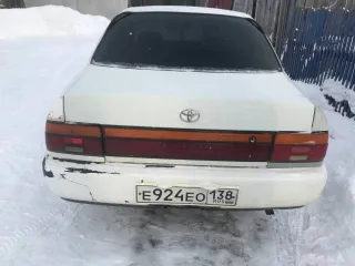 Toyota Corolla, 1992 года, 105 лс, 354746 км, АКПП, Автомобиль Тойота Королла 1992 г.в.; г/н: Е924ЕО138; цвет: Белый; Номер кузова (прицепа): AE1000008789; № двигателя: G782004. Двигатель дымит, требуется замена поршневой. Опорный правый подшипник под замену, задние тормозные колодки изношены.