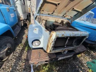 Грузовой фуртон ГАЗ 3307 1993 года выпуска, VIN ХТН330700Р1459777, цвет голубой.