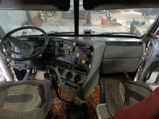 Freightliner CL120, 2002 и полуприцеп НАРКО, 1995 Продажа грузового автомобиля (сцепка) <p>Грузовой автомобиль FREIGHTLINER CL120 год выпуска 2002, мощность двигателя л\с 430 VIN 1FUJA6CG73LK74160 и Полуприцеп с бортовой платформой, цвет синий, НАРКО год выпуска 1995 г., VIN YF104ST3ASF013585…