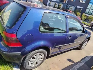 Volkswagen Golf, 2001 года, 74,8 лс, 360 000 км. Транспортное средство: Volkswagen Golf, идентификационный номер (VIN): WVWZZZ1JZ2W113865, год выпуска: 2001, гос.номер У196МЕ48. Находится в залоге у AO "TBank". Пробег уточнять при осмотре.