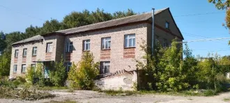 Земельный участок площадью 1597 кв. м с кадастровым номером 13:23:1009039:196, категория земель: земли населенных пунктов, разрешенное использование: склады, местоположение: Республика Мордовия, г. Саранск, ул. Пролетарская. На участке расположены объекты недвижимого имущества: здание ветаптеки…