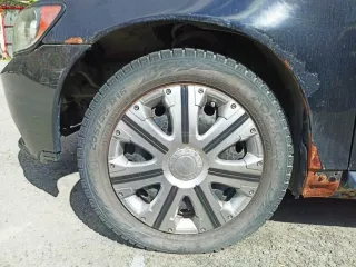 Volvo S40, 2007, черный, 141 734 км, 1 596 МТ (99,96 л.с.), бензин, передний, VIN YV1MS204282363187, седан, в нерабочем состоянии, разбито лобовое стекло, вмятины на правой стороне кузова и дверях, отломлено правое боковое зеркало, множественные повреждения кузова коррозией, багажник не…