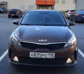 Автомобиль марки KIA, RIO, 2021 года выпуска, VIN: Z94C241BBNR249198, цвет   коричневый