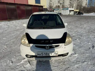 Honda Fit 2002 года, 86 лс, 322000 км, АКПП, государственный регистрационный номер: Н518ЕУ14, паспорт транспортного средства: 9905685394 от 07.03.2019, свидетельство о регистрации транспортного средства: 27МХ321341 от 19.04.2018. Примерный пробег 322 000