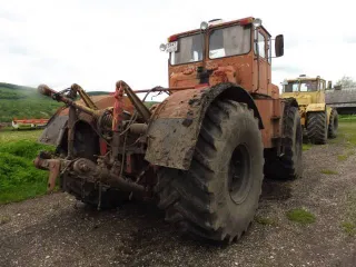 Трактор К-701 1985 года, цвет красный, VIN 8500882. Произведена замена всех мостов, полурамы и коробки. По ПТС номер двигателя отсутствует, а по факту номер есть. Все риски, связанные с дальнейшей регистрацией, постановкой на учет в органах ГИБДД и Гостехнадзора и возможными несоответствиями в…