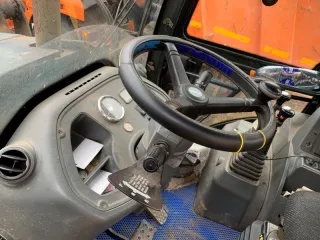 Экскаватор погрузчик HYUNDAI H9405  Корея , желтый, 2013, пробег   нет данных, 4.4 МТ  100 л. с. , дизель, VIN HHKHU801VD0000441, Калужская обл., с. Детчино, ограничения и обременения: отсутствует ПТС, отсутствуют ключи, зарегистрирован за должником Банка, перерегистрация автомобиля на нового…