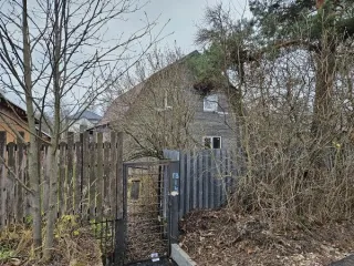 Жилой дом 94,6 кв. м, земельный участок 762 кв. м, Москва, Зеленоград, ул. Садовая, д. 13. Общая площадь дома 94,6 кв. м, кадастровый номер 77:10:0007001:1220. Земельный участок площадью 762 кв. м, кадастровый номер 77:10:0007001:8920. Количество этажей: 2. Назначение здания: Жилое.