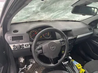 Opel Astra (A-H/NB), 2011 года выпуска, VIN XWF0AHL69B0015606, ГРЗ К203РТ73, цвет тёмно-серый. После сильного ДТП, не на ходу; двигатель не запускается, АКПП в аварийном режиме. Имеются повреждения левой стороны кузова, передней части и заднего бампера, возможны скрытые дефекты подвески; сработали…