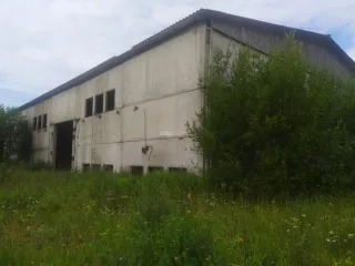 С/х комплекс и недвижимость в Лодейнопольском р-не, Ленинградская область. Имущество по адресу: ЛО, Лодейнопольский р-н: Квартира, 41,7 кв. м; Земельные участки общей площадью 1 366 073 кв. м; Строения: силосная траншея, картофелехранилище, 2 сенохранилища, телятник, откормочная свиноферма и другие…