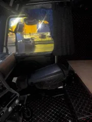 Scania 113 1992 года. Грузовой седельный тягач. На ходу или нет — неизвестно. Дефекты ЛКП, ржавчина, течь воды в салон, масляное запотевание в районе гидроцилиндра подъема кабины. Более подробное техническое состояние выясняйте самостоятельно в ходе осмотра.