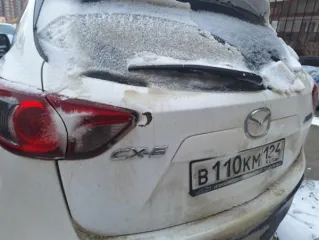 Mazda CX-5 2014 года выпуска, государственный номер В110KM124, VIN RUMKE1978EV036969, номер кузова JMZKE197800309450, номер двигателя PE20532766, цвет белый перламутр. Рабочее состояние не проверялось, имеет повреждения на крышке багажника с левой стороны. Объем двигателя 1998 см³, мощность 149,56…