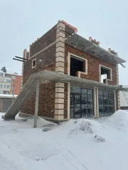 Земельный участок 1026 м² в Ставропольском крае по адресу: Россия, Ставропольский край, г. Ессентуки, ул. Комарова, площадь 1026+/-11 кв.м., на котором находится объект незавершенного строительства.