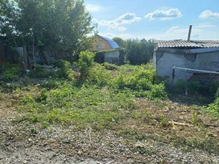 Доля дома 26,2 м² и участка 685 м² в Ульяновской области. 1/2 доля в праве собственности на жилой дом общей площадью 26,20 кв.м., расположенный по адресу: Ульяновская обл., г. Сенгилей, ул. Чайковского, д. 34, кадастровый номер: 73:14:030108:705. И 1/2 доля в праве собственности на земельный…