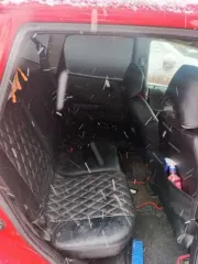 Honda Fit 2001 года, 86 лс, 320000 км, АКПП, идентификационный номер GD11015179, цвет красный, мощность двигателя 86 лс. Не работают задние стеклоподъемники, в 2024 году установлен контрактный двигатель и коробка вариатор, правый порог и крылья гнилые.