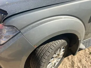 Автомобиль легковой Nissan Pathfinder, 2011 год, VIN VSKJVWR51U0419505. Пробег более 521 тыс. км, цвет серый. Россия, Волгоградская область, Котельниковский район, х. Захаров. Имеются повреждения кузова в виде сколов, задир, вмятин по периметру кабины. Физический износ 40-60%.