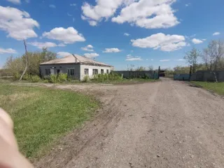 Имущественный комплекс здания 497,3 кв.м и участок 3855 кв.м Лебяжьевский район имущественный комплекс • здание, назначение: нежилое, площадь: общая 254 кв.м., этажность: 1, кадастровый номер: 45:10:030105:109, адрес (местоположение): Курганская область, р-н. Лебяжьевский, рп. Лебяжье, ул…