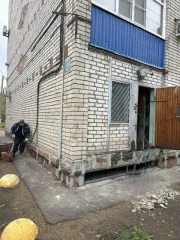 Помещение магазина 87.8 кв.м в Тихорецке. Нежилое встроенное помещение продовольственного магазина в Краснодарском крае, 87,8 кв.м. Адрес: Россия, Краснодарский край, г. Тихорецк, ул. Октябрьская, д. 91. Кадастровый номер: 23:50:0101006:864. Вид собственности: индивидуальная. Помещение имеет…