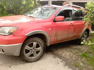 Mitsubishi Outlander 2006, VIN: JMBXRCU5W6U007811. Коррозия, сколы, вмятины, царапины по кузову. Трещина на бампере, нет крепления бампера с левой стороны. Сорваны подкрылки и молдинги по периметру кузова. Не работает ручник. Трещина лобового стекла. Плохо открывается передняя пассажирская дверь…