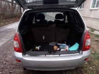 Lada Kalina 2012 года, 82 л.с., пробег 300000 км. VIN XTA111730C0242440, госномер С863КО40, цвет кузова серебристый, рабочий объем двигателя 1 596 куб.см.