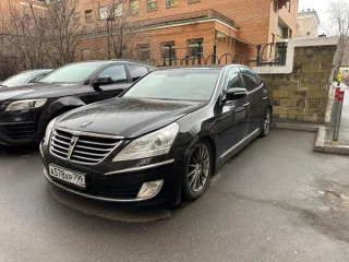 Hyundai Equus 2010 года, черный. VIN: KMHG41FBAU019435. Год выпуска 2010, пробег 307086 км. Двигатель бензиновый, объем 4.6 л (4627 куб. см), мощность 373 л.с. (274.3 кВт), экологический класс 4. Масса без нагрузки 2150 кг, разрешенная максимальная масса 2505 кг. Категория B. Государственный…
