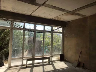 20/100 доли в праве долевой собственности на жилой дом, 3-этажный, площадью 1 483,5 кв. м, кадастровый номер 90:11:240101:37, и 18/100 доли в праве долевой собственности на земельный участок, категория земель: земли населенных пунктов, разрешенное использование: индивидуальное жилищное…