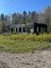 Нежилое здание сельский клуб 47:20:0302003:278, 47:20:0302003:284 Нежилое здание (сельский клуб, оставшаяся часть-30%) с з/у Описание лота представлено в отдельном файле Отчет об оценки №22.1237 от 25.05.2026г. Количество подземных этажей : 0 Вид ограничений и обременений: Кадастровый номер…